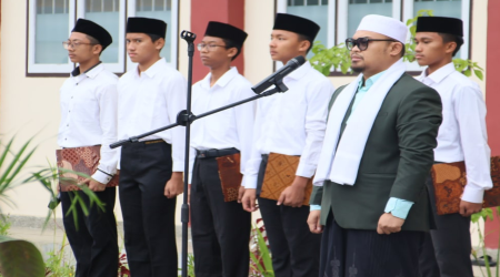 Ponpes Assyifa Sagalaherang Gelar Upacara Peringati Hari Guru Nasional