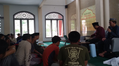 Ponpes As-Syifa Sagalaherang mengadakan Pelatihan Memandikan Jenazah
