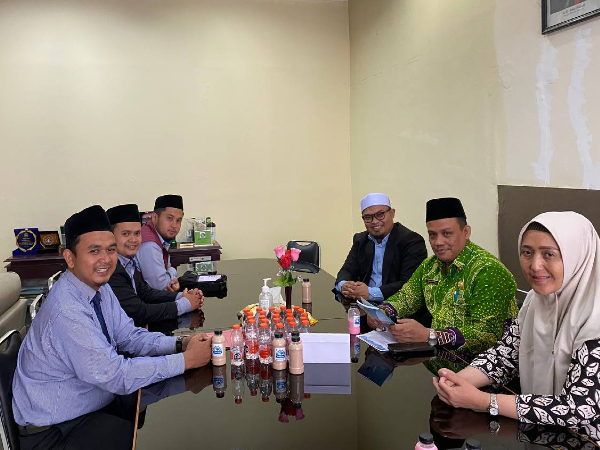 Perkuat Silaturahmi, Mudir Ponpes As-Syifa Sagalaherang bertemu Kepala Kemenag Subang
